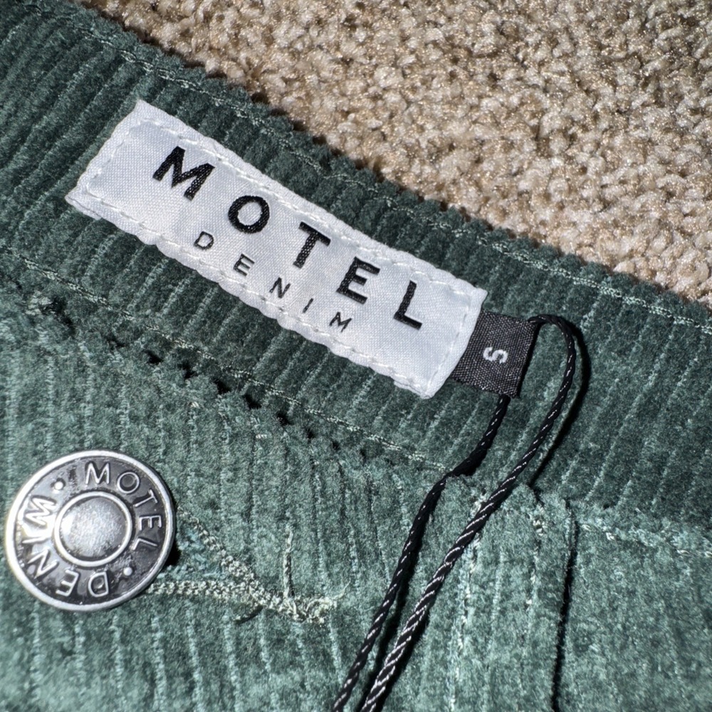 NWT Women's MOTEL BOOTLEG JEANS IN CORD FOREST GREEN Corduroy SM 44 33 L Inseam - Picture 3 of 6
